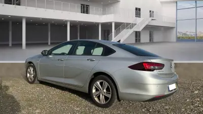 Opel Insignia Grand Sport 2019 - 12600 EUR, 139000 km - AUTO.MOTO.pt - 139000km - foto 4 de 9