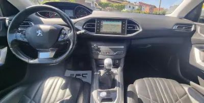 Peugeot 308 SW 2014 - 9250 EUR, 265000 km - AUTO.MOTO.pt - 265000km - foto 16 de 30