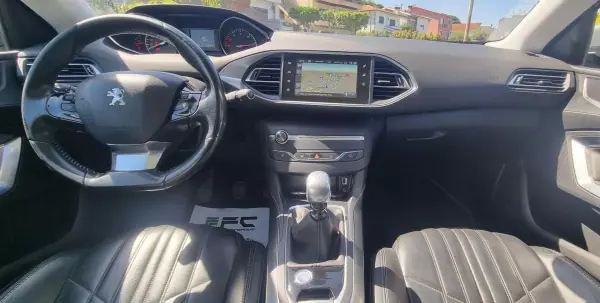 Peugeot 308 SW 2014 - 9250 EUR, 265000 km - AUTO.MOTO.pt - 265000km - foto 16 de 30