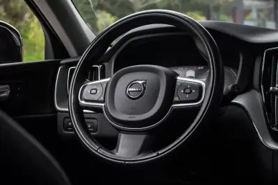Volvo XC 60 2020 - 36990 EUR, 82194 km - AUTO.MOTO.pt - 82194km - foto 36 de 49