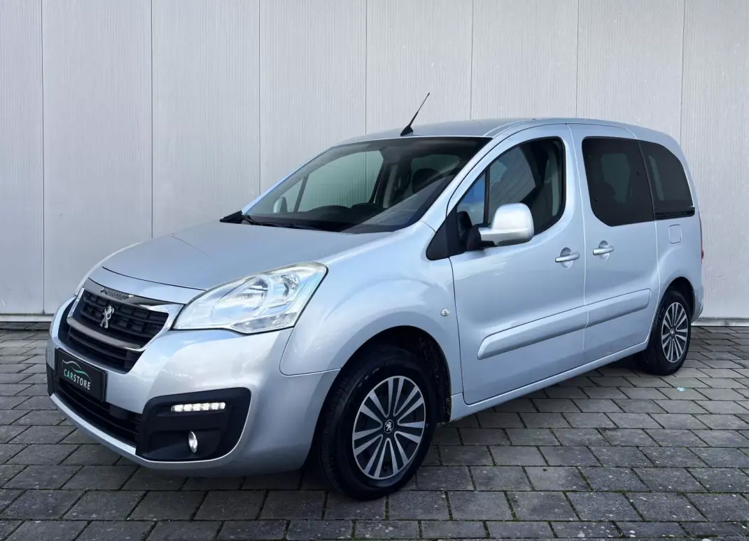 Peugeot Partner 2018 - 14900 EUR, 140000 km - AUTO.MOTO.pt - 140000km - foto 1 de 37