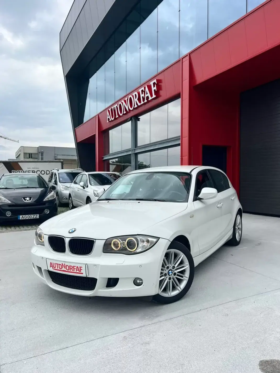 BMW 116 2011 - 14000 EUR, 184987 km - AUTO.MOTO.pt - 184987km - foto 1 de 26
