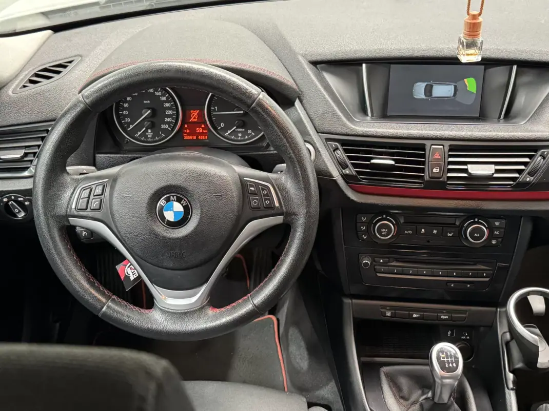BMW X1 2015 - 16490 EUR, 255000 km - AUTO.MOTO.pt - 255000km - foto 21 de 31