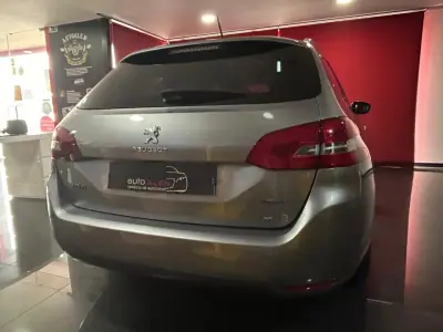Peugeot 308 SW 2014 - 10500 EUR, 193489 km - AUTO.MOTO.pt - 193489km - foto 6 de 21