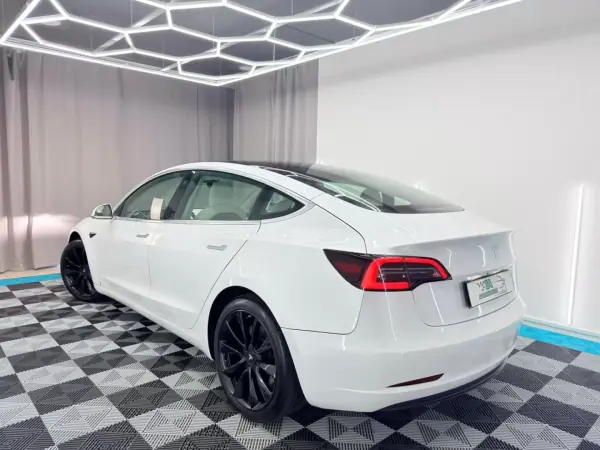 Tesla Model 3 2020 - 24500 EUR, 134000 km - AUTO.MOTO.pt - 134000km - foto 5 de 21