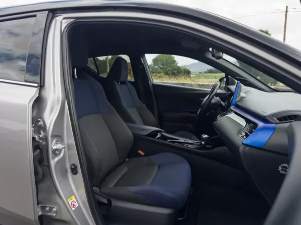 Toyota C-HR 2018 - 21990 EUR, 100000 km - AUTO.MOTO.pt - 100000km - foto 45 de 45