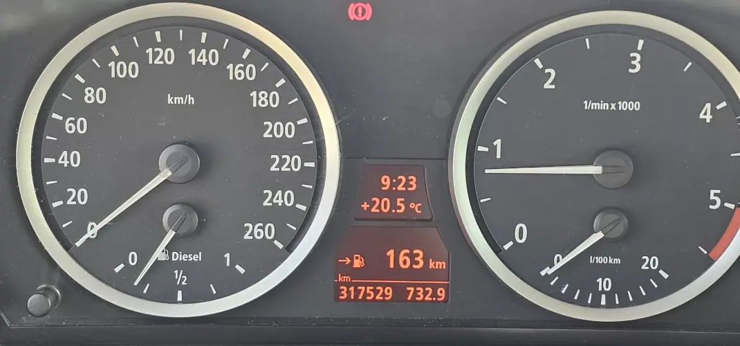 BMW 520 2006 - 8900 EUR, 313000 km - AUTO.MOTO.pt - 313000km - foto 8 de 13