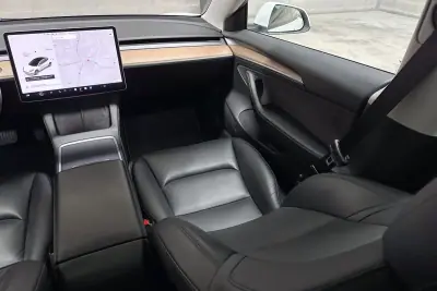 Tesla Model 3 2021 - 25450 EUR, 58710 km - AUTO.MOTO.pt - 58710km - foto 14 de 56