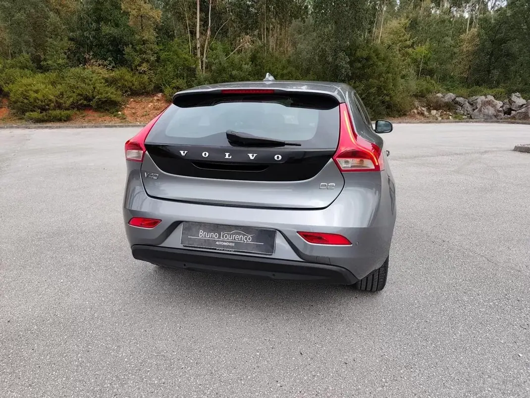 Volvo V40 2014 - 9900 EUR, 177500 km - AUTO.MOTO.pt - 177500km - foto 16 de 19