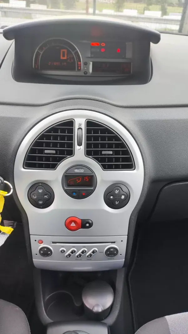 Renault Grand Modus 2009 - 6589 EUR, 209758 km - AUTO.MOTO.pt - 209758km - foto 7 de 15