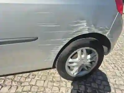 Renault Clio 2007 - 2800 EUR, 170539 km - 170539km - foto 10 de 14