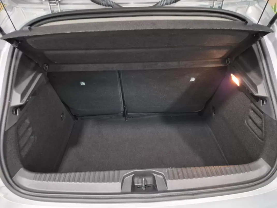 Renault Clio 2023 - 17500 EUR, 53777 km - AUTO.MOTO.pt - 53777km - foto 22 de 26