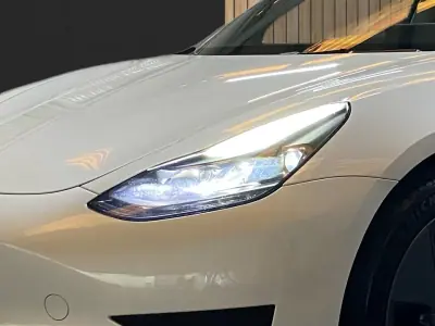 Tesla Model 3 2023 - 30950 EUR, 79791 km - AUTO.MOTO.pt - 79791km - foto 5 de 20