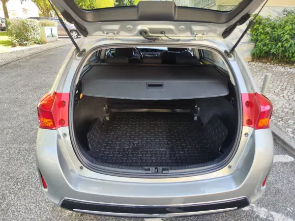 Toyota Auris Touring Sports 2015 - 11480 EUR, 229000 km - AUTO.MOTO.pt - 229000km - foto 19 de 39