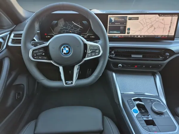BMW i4 2025 - 30000 EUR, 25000 km - 25000km - foto 6 de 8