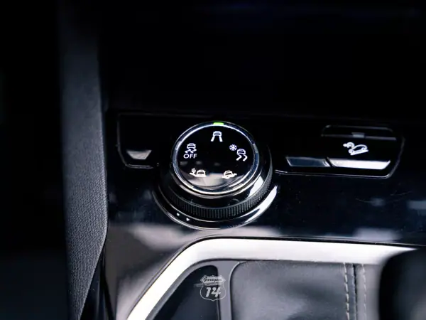 Peugeot 3008 2018 - 15490 EUR, 154712 km - AUTO.MOTO.pt - 154712km - foto 33 de 48