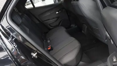 Peugeot 2008 2021 - 15900 EUR, 129000 km - 129000km - foto 11 de 37