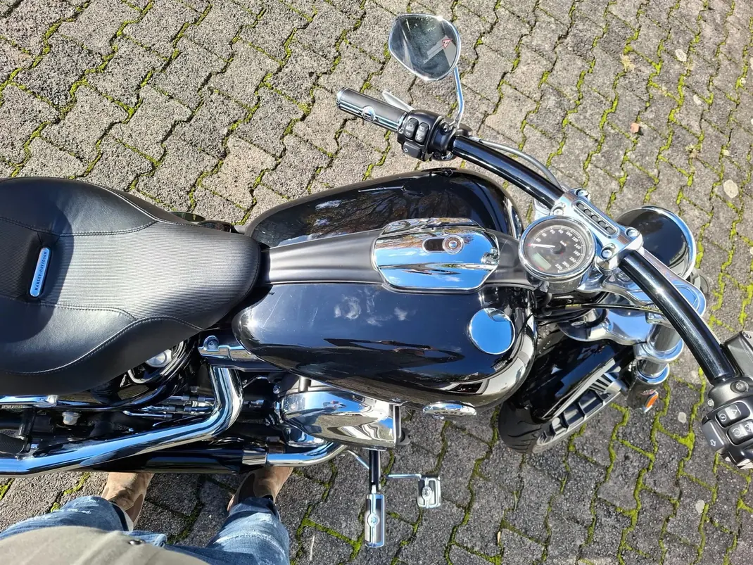 Harley-Davidson Softail® Breakout® 2016 - 14800 EUR, 11330 km - AUTO.MOTO.pt - 11330km - foto 2 de 5