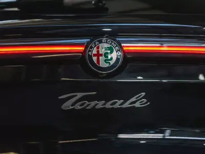 Alfa Romeo Tonale 2023 - 29990 EUR, 85000 km - AUTO.MOTO.pt - 85000km - foto 11 de 23
