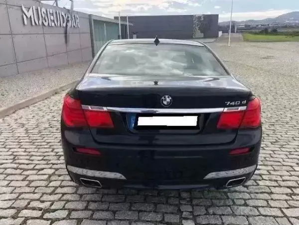 BMW 740 2012 - 14999 EUR, 320000 km - AUTO.MOTO.pt - 320000km - foto 17 de 19