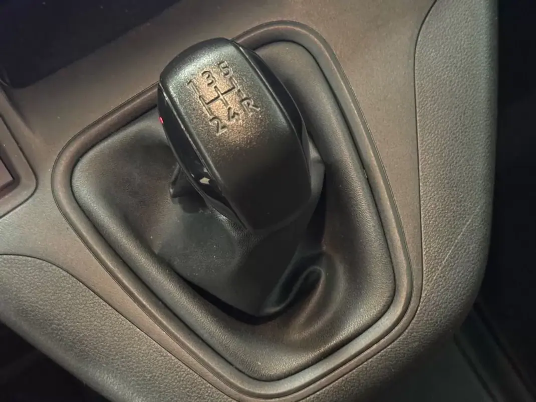 Peugeot Partner 1.6 HDI 100cv 3 Lug 2019 - 13950 EUR, 100000 km - AUTO.MOTO.pt - 100000km - foto 13 de 13