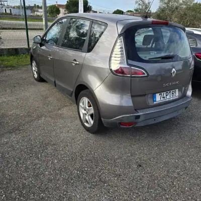 Renault Scénic 2012 - 6950 EUR, 243000 km - AUTO.MOTO.pt - 243000km - foto 3 de 13