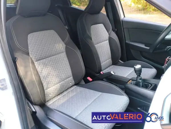 Renault Clio 2023 - 15950 EUR, 55104 km - AUTO.MOTO.pt - 55104km - foto 25 de 31