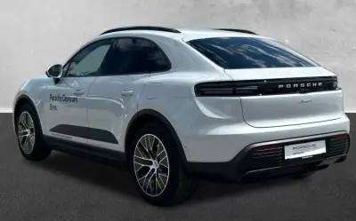 Porsche Macan 2024 - 80900 EUR, 15800 km - AUTO.MOTO.pt - 15800km - foto 2 de 7