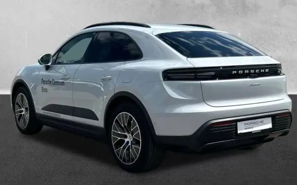 Porsche Macan 2024 - 80900 EUR, 15800 km - AUTO.MOTO.pt - 15800km - foto 2 de 7