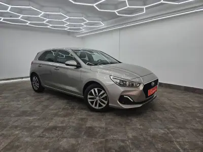 Hyundai i30 2019 - 14900 EUR, 43264 km - AUTO.MOTO.pt - 43264km - foto 9 de 33