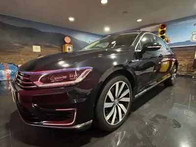 Volkswagen Passat 2017 - 18990 EUR, 134000 km - AUTO.MOTO.pt - 134000km - foto 2 de 17