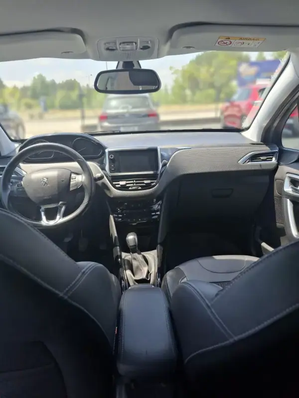 Peugeot 2008 2019 - 14950 EUR, 130100 km - AUTO.MOTO.pt - 130100km - foto 10 de 15