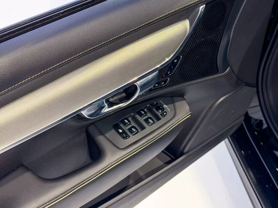 Volvo S90 2020 - 29650 EUR, 174000 km - 174000km - foto 28 de 32