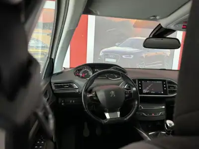 Peugeot 308 2019 - 17990 EUR, 63734 km - AUTO.MOTO.pt - 63734km - foto 14 de 18