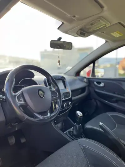 Renault Clio 2017 - 9900 EUR, 154000 km - AUTO.MOTO.pt - 154000km - foto 8 de 12