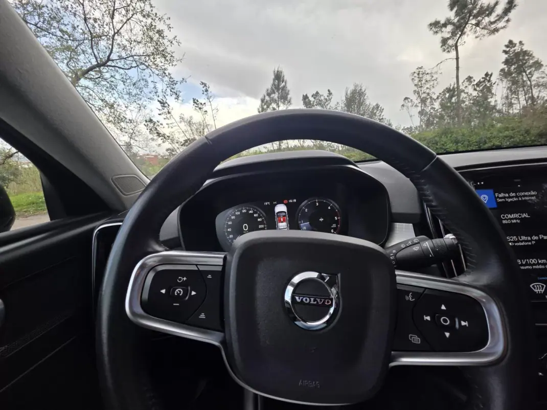 Volvo XC 40 2020 - 24500 EUR, 152300 km - AUTO.MOTO.pt - 152300km - foto 41 de 42