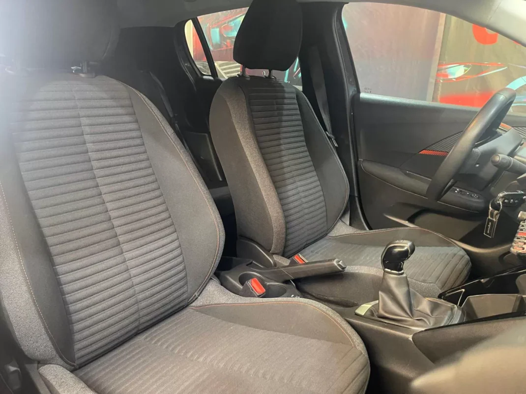 Peugeot 208 2023 - 14900 EUR, 44000 km - AUTO.MOTO.pt - 44000km - foto 32 de 47