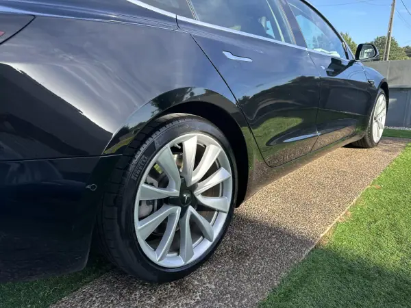 Tesla Model 3 2019 - 19900 EUR, 270000 km - AUTO.MOTO.pt - 270000km - foto 21 de 53