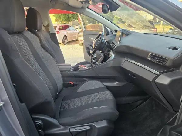 Peugeot 3008 2019 - 14900 EUR, 129000 km - AUTO.MOTO.pt - 129000km - foto 14 de 38