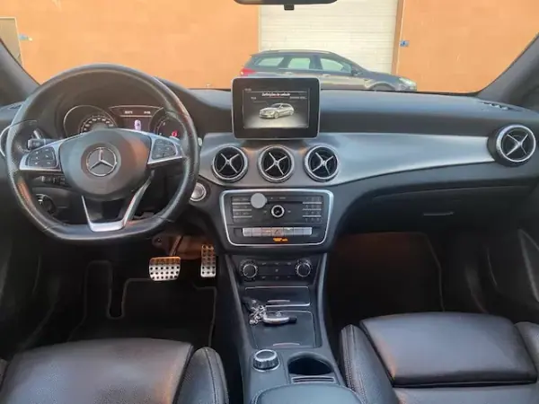 Mercedes-Benz CLA 200 2017 - 22990 EUR, 145650 km - AUTO.MOTO.pt - 145650km - foto 13 de 20