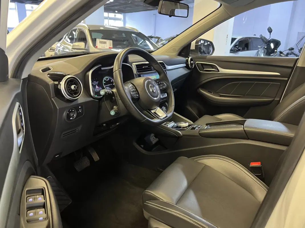 MG ZS 2020 - 17990 EUR, 35000 km - AUTO.MOTO.pt - 35000km - foto 10 de 49