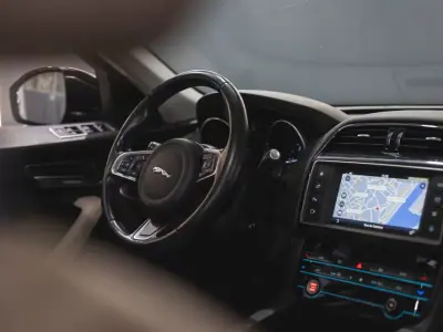 Jaguar F-Pace 2018 - 21490 EUR, 97465 km - 97465km - foto 17 de 26