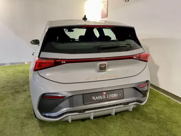 Cupra Born 2024 - 28450 EUR, 41000 km - AUTO.MOTO.pt - 41000km - foto 8 de 31
