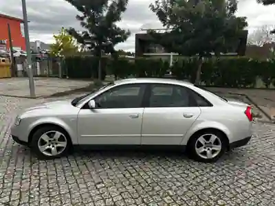 Audi A4 2001 - 3000 EUR, 456000 km - AUTO.MOTO.pt - 456000km - foto 2 de 11