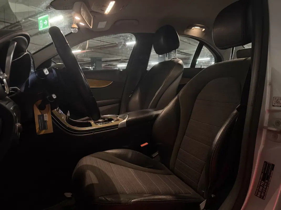 Mercedes-Benz C 180 2015 - 12000 EUR, 280000 km - AUTO.MOTO.pt - 280000km - foto 5 de 9