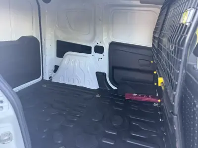 Fiat DOBLO 1.6 D CONTENTOR FRIGORIFICO ( FRIO PARQUE ) 2022 - 13699 EUR, 60000 km - AUTO.MOTO.pt - 60000km - foto 7 de 7