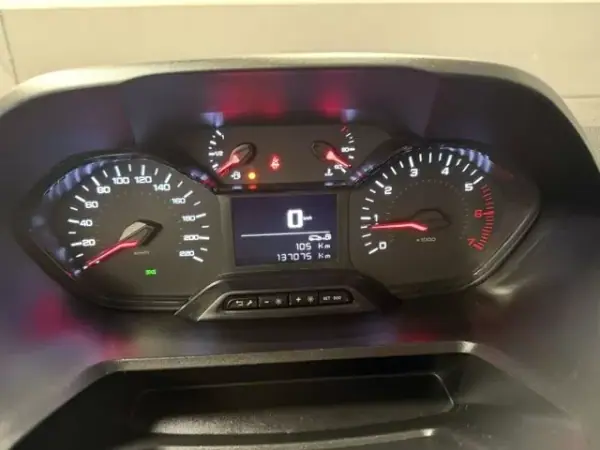 Peugeot Partner 2021 - 12250 EUR, 137000 km - AUTO.MOTO.pt - 137000km - foto 13 de 13