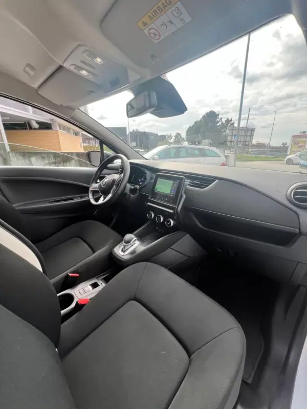Renault Zoe 2021 - 20000 EUR, 29355 km - AUTO.MOTO.pt - 29355km - foto 20 de 21