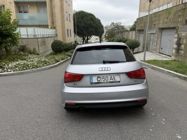 Audi A1 Sportback 2016 - 10950 EUR, 230000 km - AUTO.MOTO.pt - 230000km - foto 5 de 11