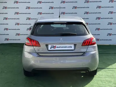 Peugeot 308 2020 - 12990 EUR, 128157 km - AUTO.MOTO.pt - 128157km - foto 9 de 13